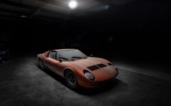  Autors: Jangbi Lamborghini Miura P400