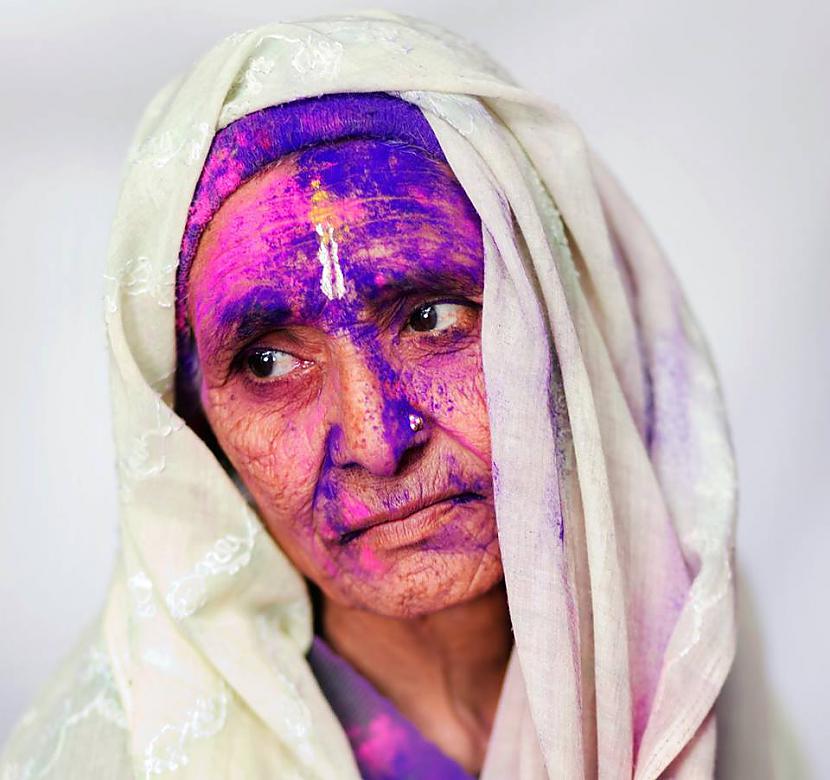 Agrāk Indijā atraitnes kremēja... Autors: 100 A 20 fakti par Indiju #1