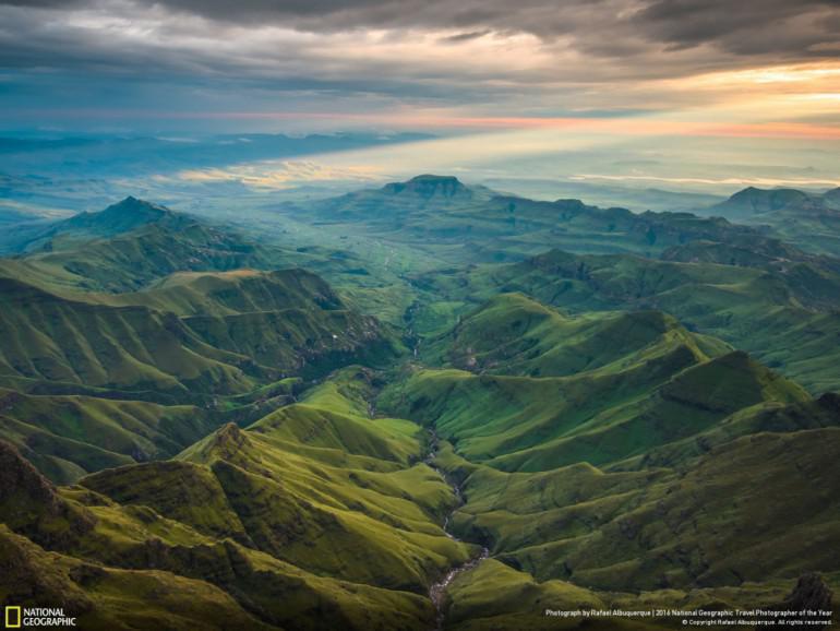 47Robeža starp Dienvidāfriku... Autors: 100 A 50 maģiskas fotogrāfijas no National Geographic ceļojumu foto konkursa!