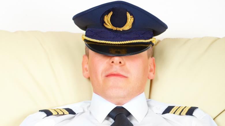Vairums pilotu guļ garos... Autors: BodyBoard Ko nestāsta par aviokompānijām?