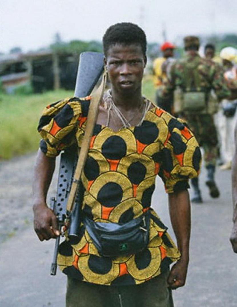  Autors: Viens Zeks Āfrikas partizānu formastērpi.