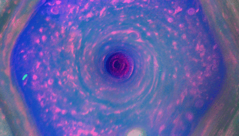 Vētra virs Saturna ziemeļpola Autors: KALENS NASA publicē interesantus GIF attēlus