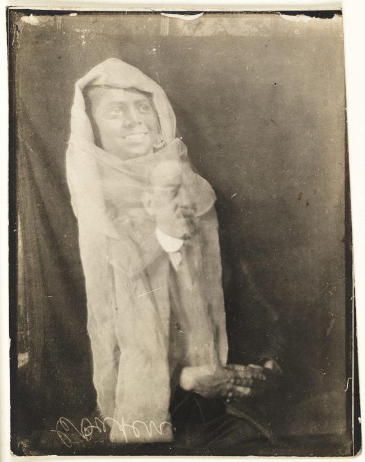 Vīrietis ar spoku 1920g Autors: Lestets Vēsturiskas spoku fotogrāfijas