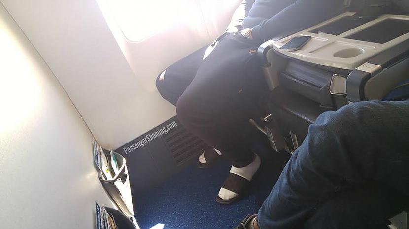  Autors: EV1TA Kad lidmašīnas pasažieri pārvēršas par ļaunāko murgu...