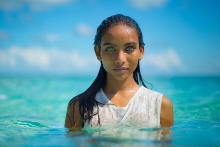 Meitene Maldivu salās ar jūras... Autors: 100 A 35 emocionālas planētas iedzīvotāju bildes. Cilvēki ir tik dažādi