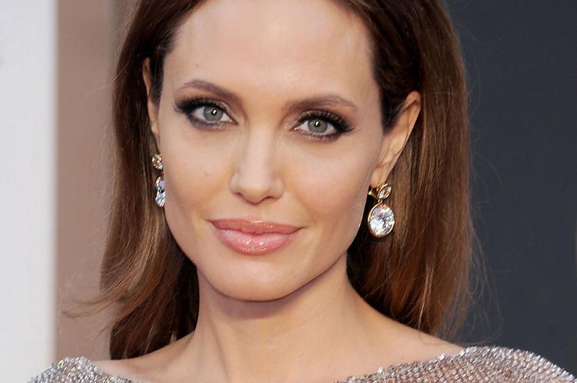 Angelina Jolie Andželīna... Autors: Fosilija Slavenību dīvainības!