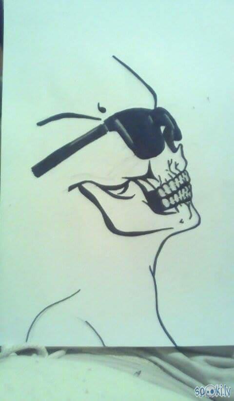  Autors: xxBloodyMaryxx Soli pa solim: Black&white skeleton draw.