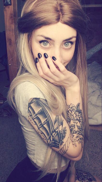  Autors: Fosilija Meitenes ar tetovējumiem