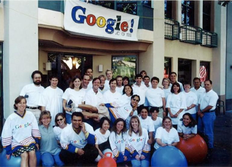 Visa Google komanda 1999 gadā Autors: 100 A 25 attēli, kas liek paskatīties uz dzīvi no citas puses.
