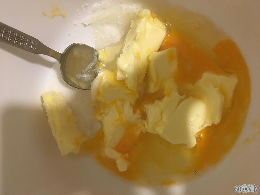 Tad ņem olas sviestu un cukuru... Autors: Lords Lanselots Auzu pārslu cepumi ar dzērvenēm