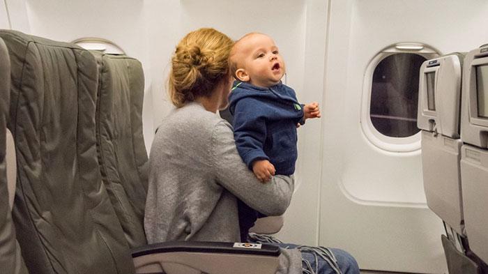 laquoEfekts kādu sniedz... Autors: Svētdiena Kāpēc nevajadzētu atvainoties citiem par to, ka lidojuma laikā tavs mazulis raud