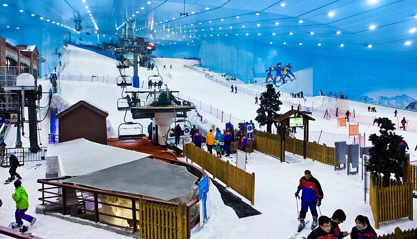 Ski Dubai ir iekscarontelpu... Autors: Fosilija Apbrīnojamākie cilvēku radītie objekti Dubaijā