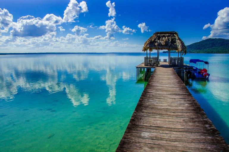 Petenicas ezera dzidri zilais... Autors: 100 A ASV medijs nosauc 17 episku ceļojumu galamērķus. Arī Latviju!