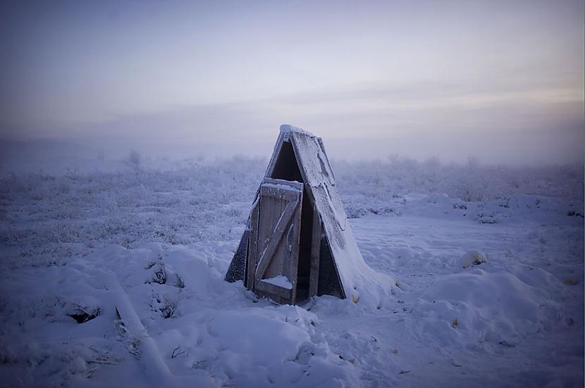Lielākā daļa tualescaronu... Autors: baarnijs03 Ciemats, kur ziemā temperatūra sasniedz -71 ºC
