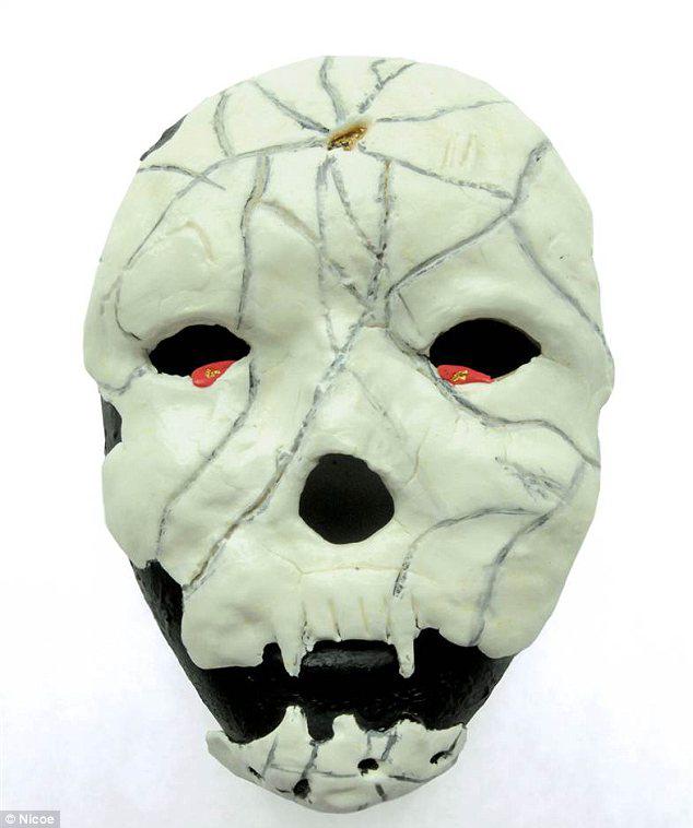 Scaronī maska raksturo... Autors: sfinksa Bijušo karavīru veidotās maskas