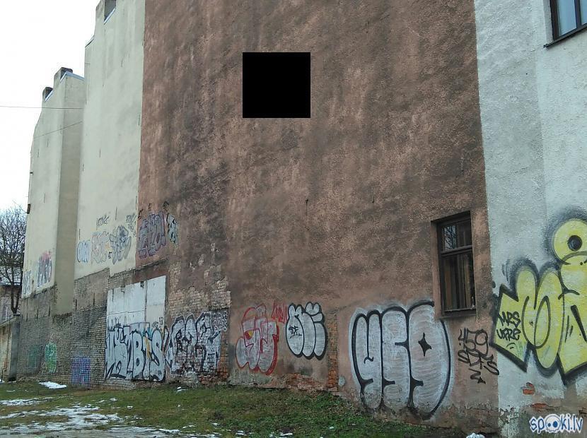 Tātad vai esat gatavi redzēt... Autors: Testu vecis Kas tad tas pie kādas ēkas sienas Rīgā?
