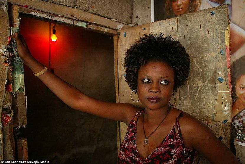Ārsti censcaronas sacelt... Autors: matilde Bailes, prostitūcija un AIDS Nigērijas lielākajā bordelī