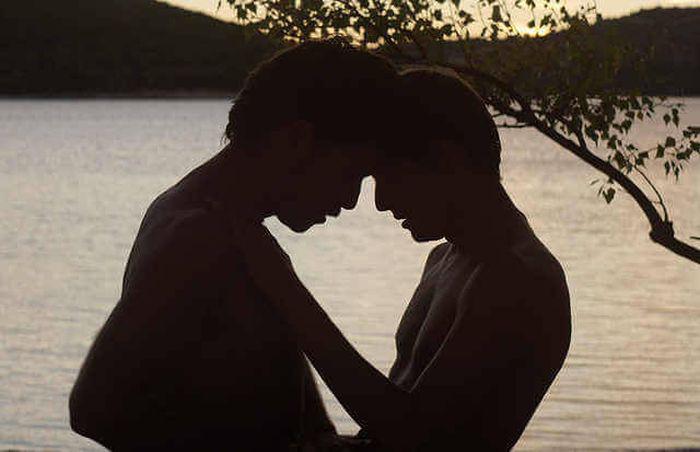 Stranger by the lake... Autors: kaķūns 20 filmas, kurās sekss notika pa īstam
