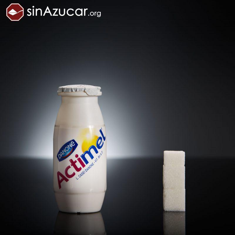 Piena dzēriens Actimel Autors: Fosilija Cik cukura kubiciņu ir mūsu ikdienā lietojamajiem produktiem?