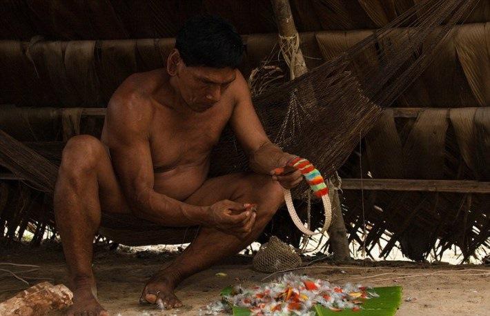 Britu fotogrāfs ndash ceļotājs... Autors: bebuljons Fotogrāfs 12 dienas pavadīja kopā ar kādas Amazones cilts mežoņiem.