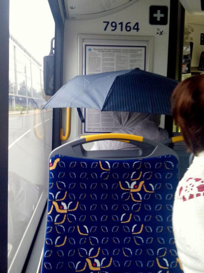 ja nav maisiņa var iztikt arī... Autors: Ciema Sensejs «Rīgas satiksmes» pasažieru pērles: Ko tikai tur nevar ieraudzīt!