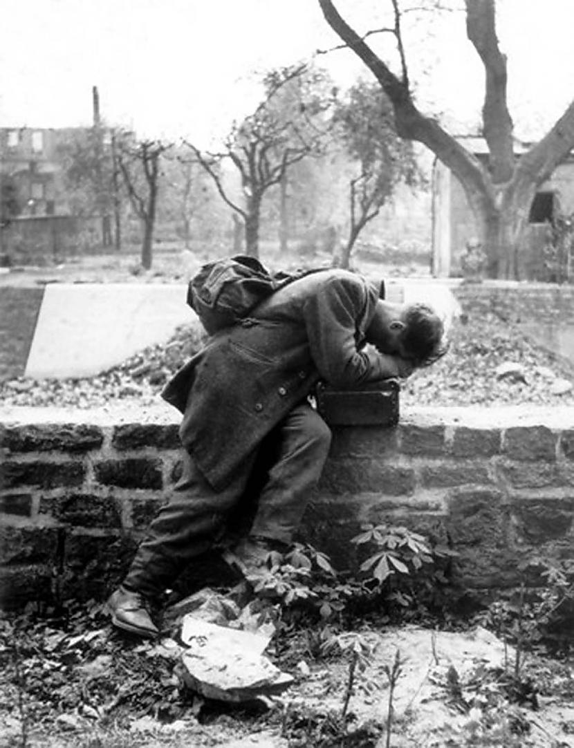 Izpostītās mājas 1946gnbspVācu... Autors: Lestets No mīlestības līdz nāvei - ikoniskas fotogrāfijas | 3. daļa