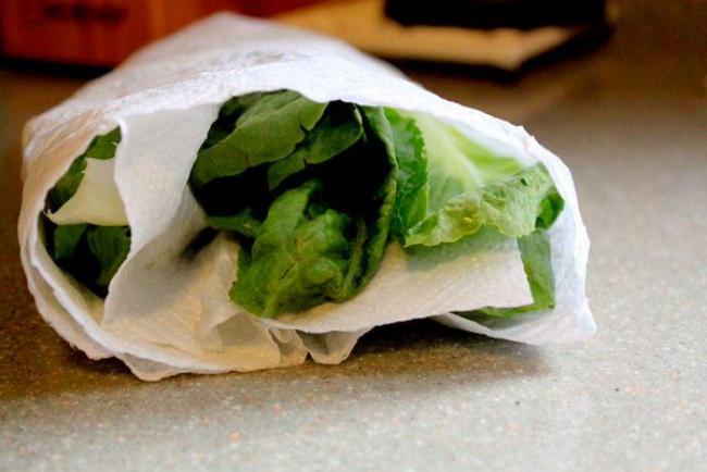 Lapu salāti ietīti papīra... Autors: Lestets Kā ilgāk saglabāt ēdienu?