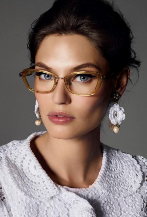 Lieto mazāk... Autors: 100 A 20 skaistuma padomi sievietēm, kuras valkā brilles!