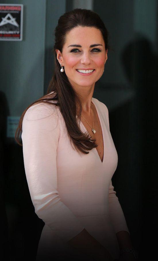 THANKS Autors: 100 A Kate Middleton and her accessories!