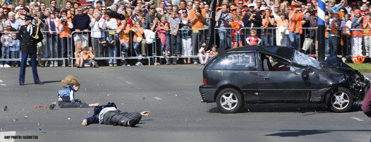Uzbrukums Nīderlandes... Autors: Testu vecis Kad auto kļūst par ieroci