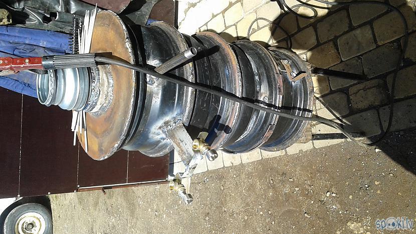 Man paveicās kaimiņam garāžā... Autors: 76martini Malkas boileris no autiņa diskiem.