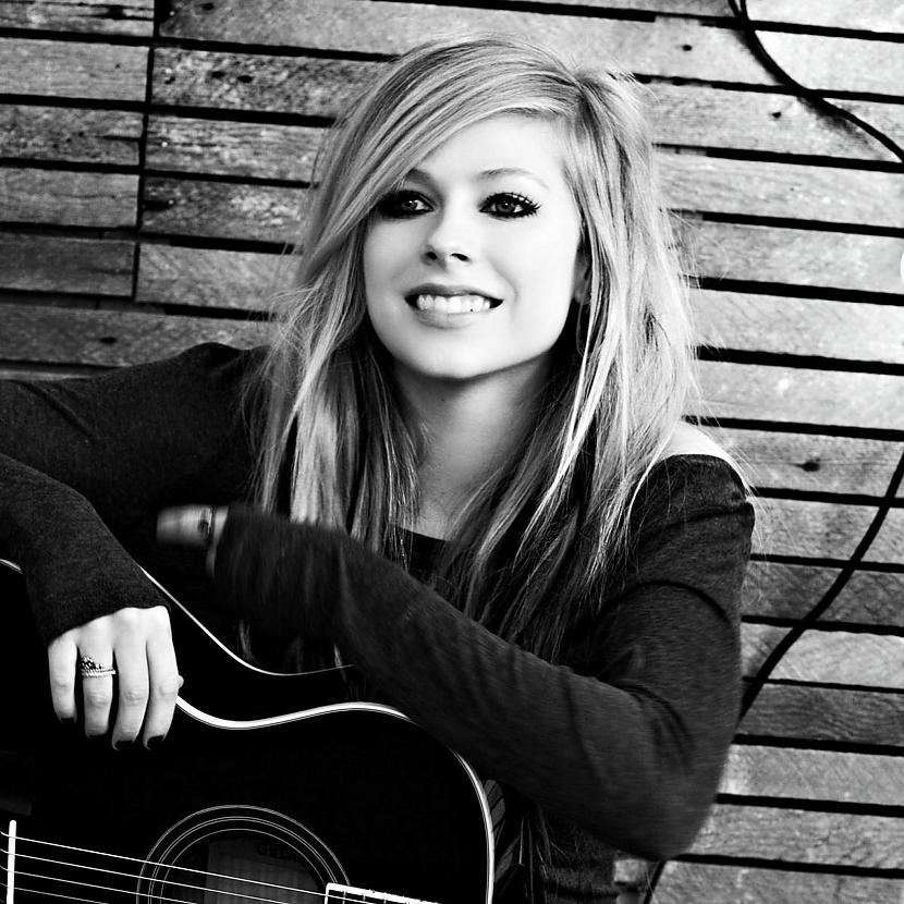 Avril Lavigne  Sk8er... Autors: Gufija Vēsturiskas, bet labas dziesmas 17.