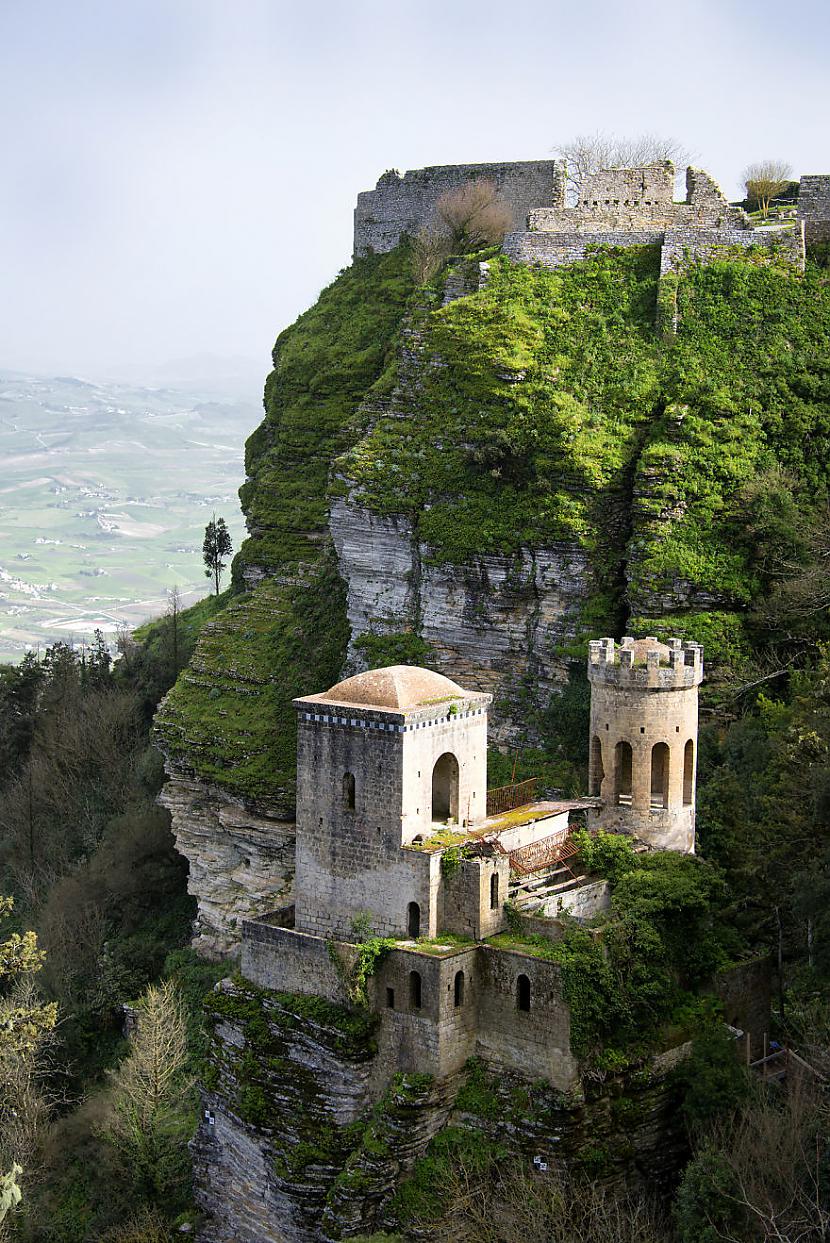  Autors: EV1TA Tev ir REĀLA iespēja iegūt savā īpašumā pili Itālijā - BEZ MAKSAS!