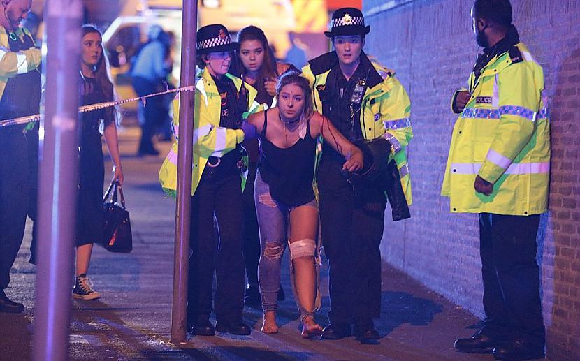 Britu mediji vēstīja par skaļu... Autors: EV1TA Terorakts Arianas Grandes koncerta laikā Mančestrā. Nogalināti 22, ievainoti 59