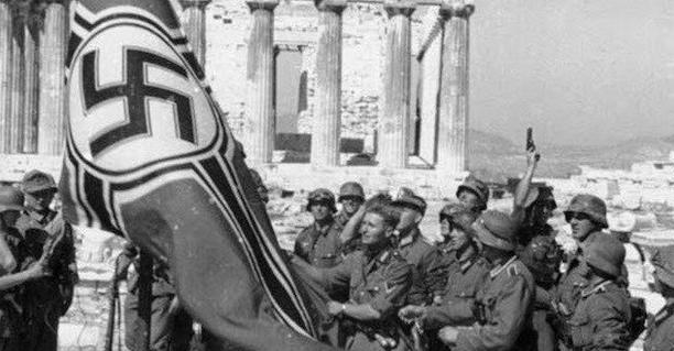 Vācu karaspēks pie Svastikas... Autors: theFOUR 10 iemesli, kādēļ Hitlers zaudēja Otrajā Pasaules karā