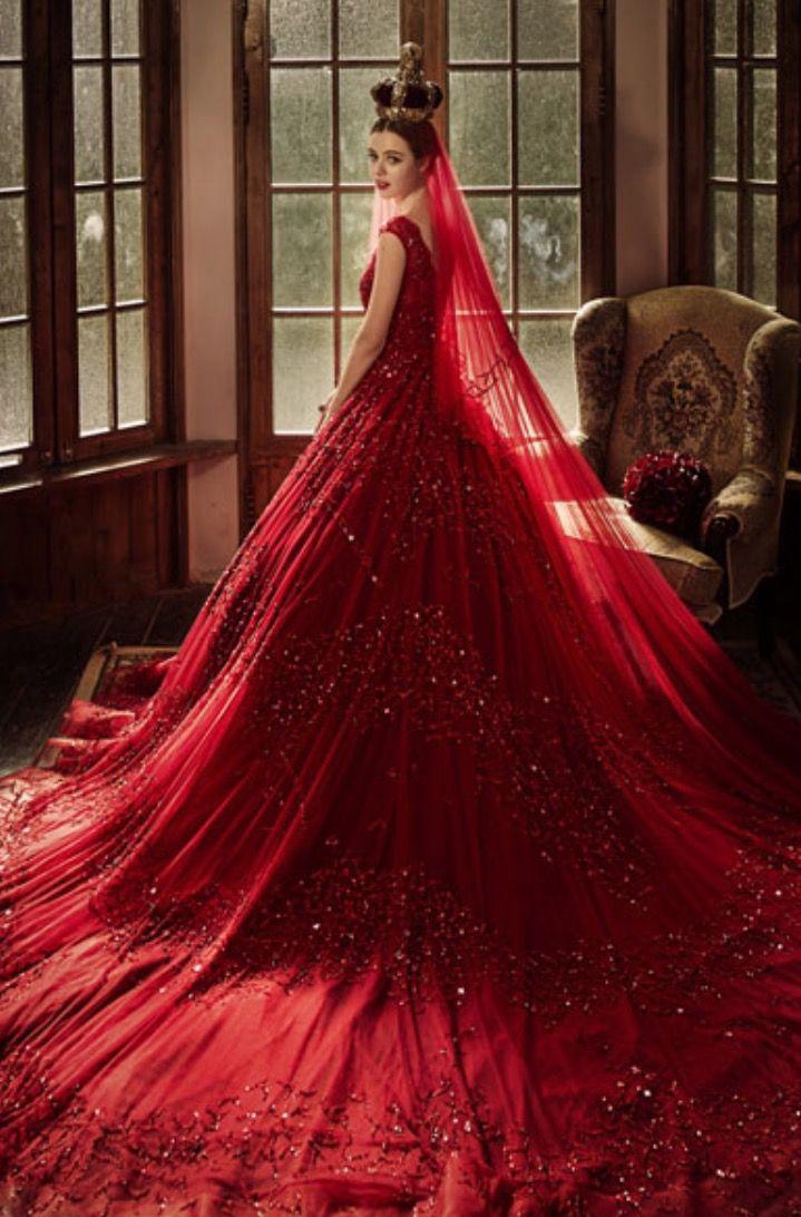 Autors: Fosilija Sarkanas  kāzu kleitas