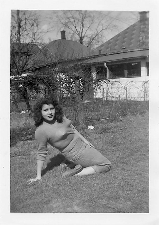  Autors: matilde Seksīgie sieviešu krūšturi «torpēdas» no pagājušā gadsimta četrdesmitajiem