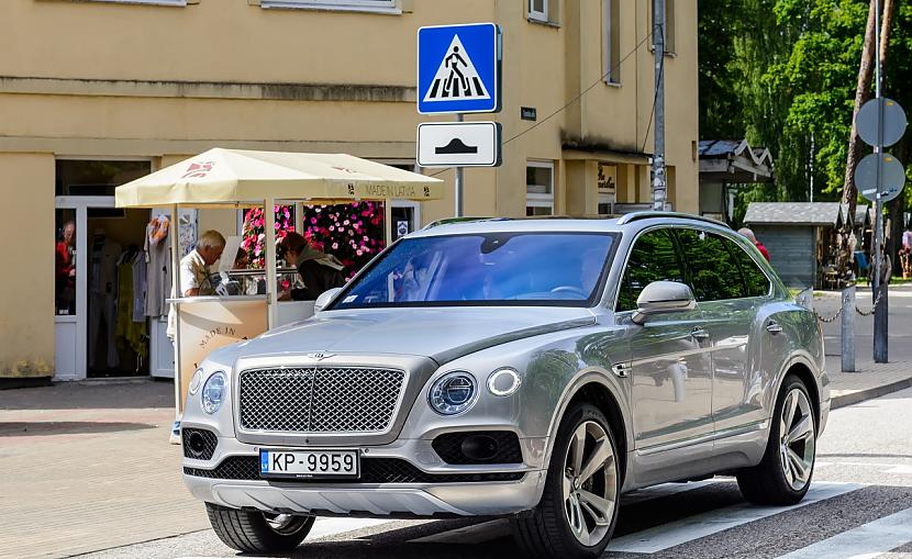 Bentley Bentayga Autors: LGPZLV Dārgas mašīnas uz Latvijas ceļiem. 2017 #7