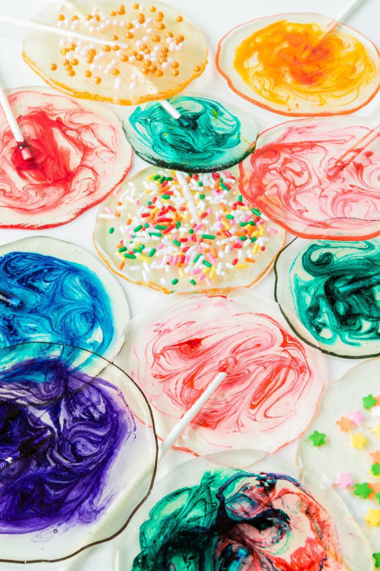 Krāsainas konfektes uz... Autors: 100 A 10 populāru našķu receptes. Pagatavo mājās pats!