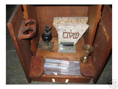 The dybbuk box  2001 gadā... Autors: RenarsWest Nolādēti priekšmeti, kuri joprojām eksistē.