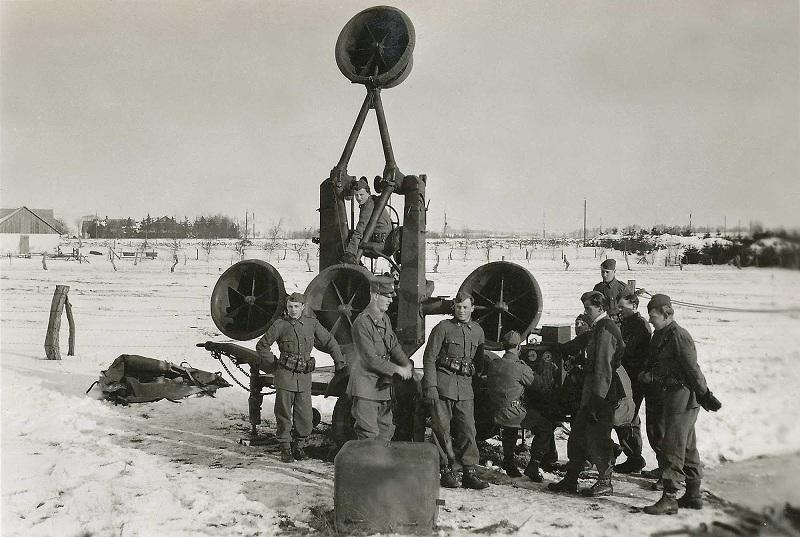 Zviedru karavīri pie savas... Autors: Mao Meow Lūk, kā armija atrada ienaidnieku lidmašīnas pirms radaru izgudrošanas!