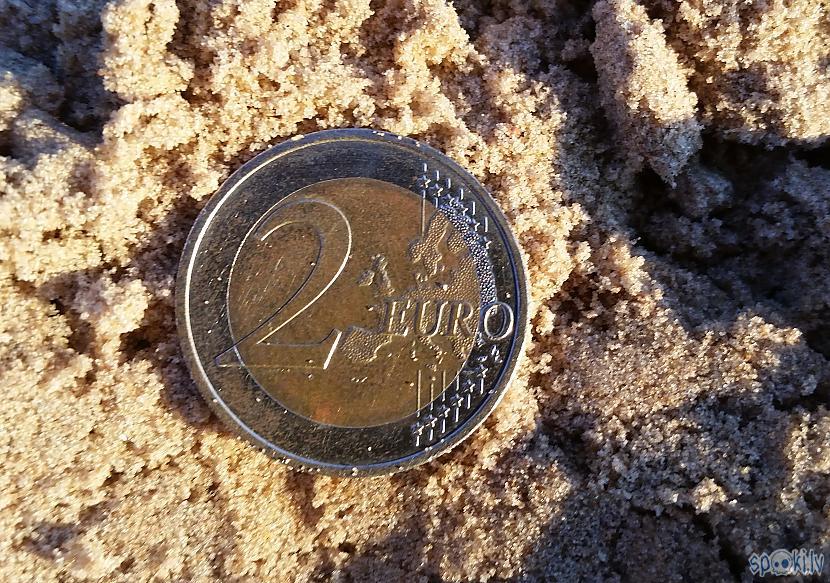 2 eur vienmēr priecē Autors: pyrathe Ar metāla detektoru pa pludmali 2017 (jūlijs) #2