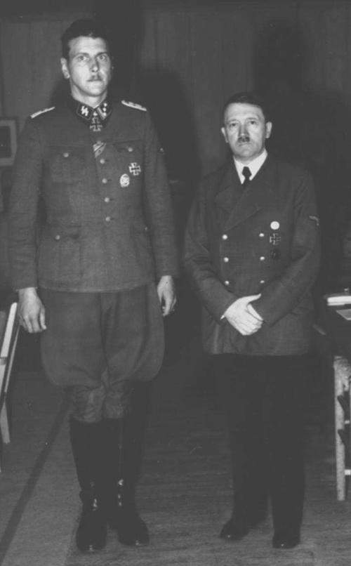 Bildē Hitlers ar Lebensborn... Autors: Panzer Hitlera supercilvēki