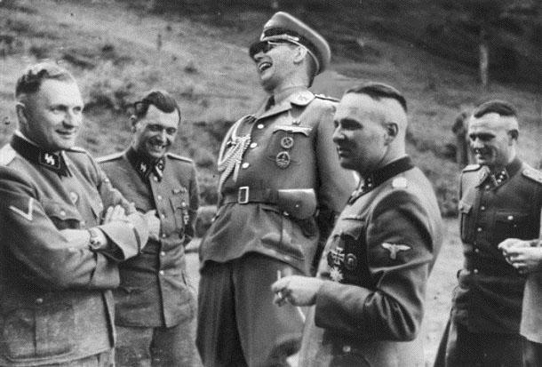 Bildē pa... Autors: Panzer Hitlera supercilvēki