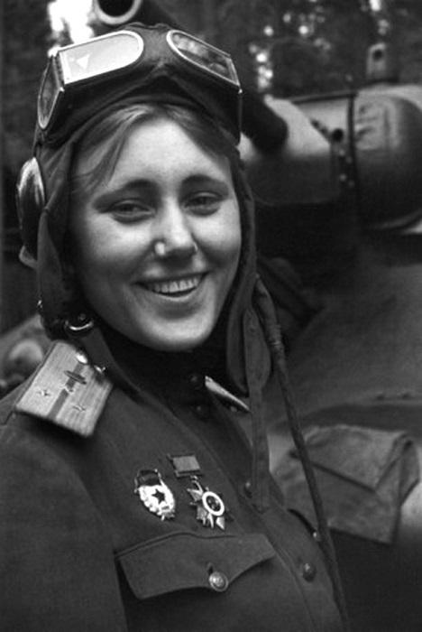 Neraugoties uz neskaitāmiem... Autors: Lords Lanselots Vienīgā sieviete-tankiste vēsturē, vadījusi bataljonu Otrā Pasaules Kara laikā
