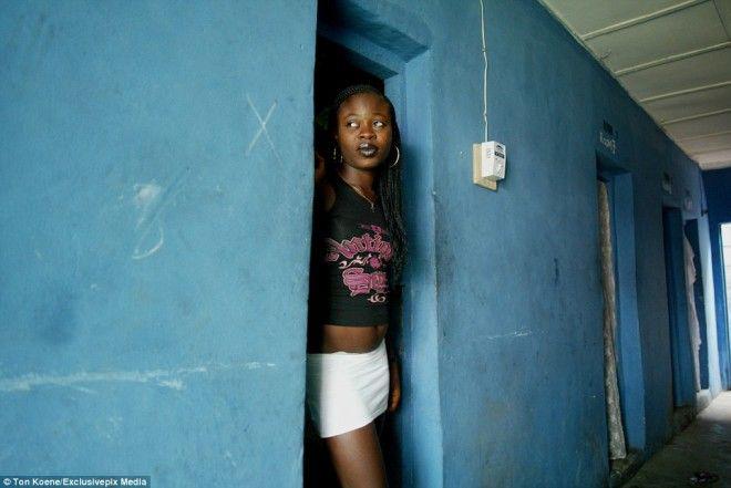 Visvairāk AIDS slimnieku dzīvo... Autors: matilde Atklāti par prostitūciju Nigērijā, kur AIDS ir laupījis 10 miljonus dzīvību!