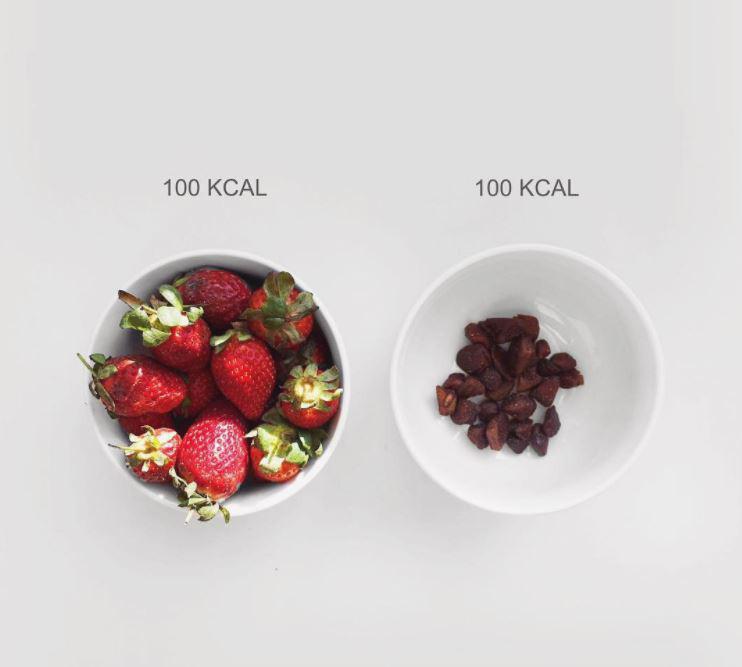 300 grami zemeņu pret... Autors: 100 A Kaloriju atšķirība ēdienos, kuri nemaz nav tik atšķirīgi!