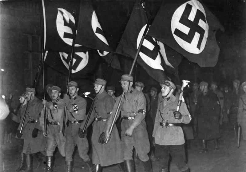 Nacistu marscarons pēc Hitlera... Autors: Lestets Kā Hitlers uzvarēja vēlēšanās