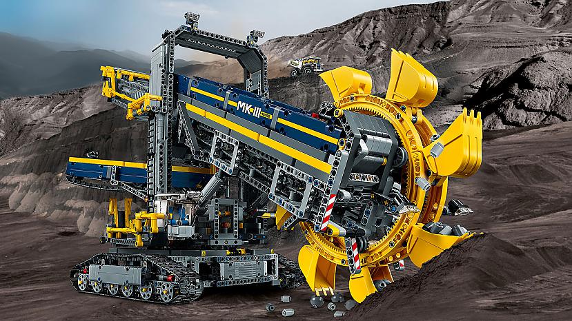  Autors: Fosilija Montējam lielāko LEGO Technic modeli – 1. daļa