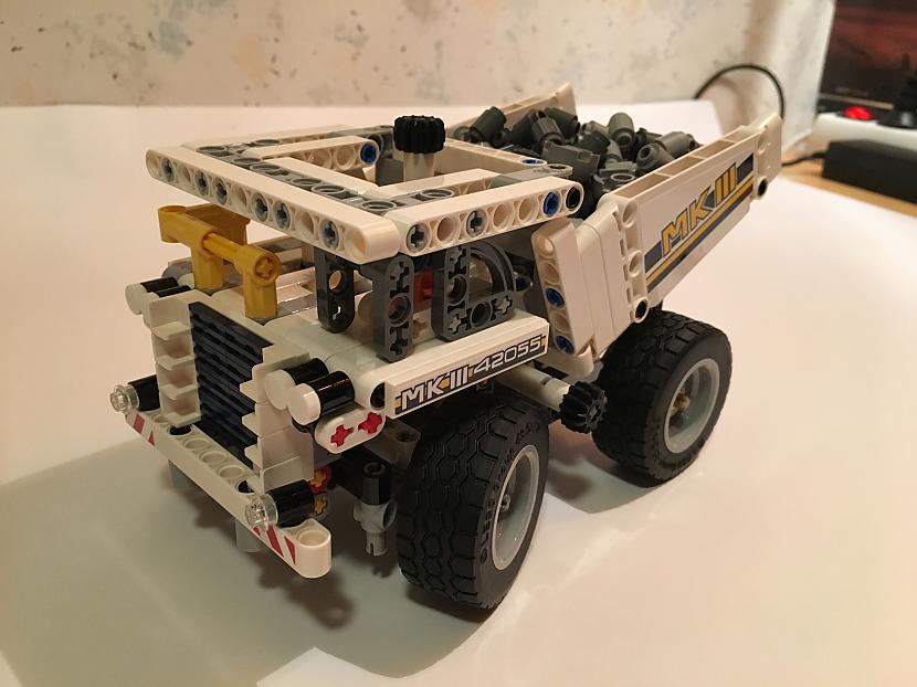Gatavs Līdzi komplektā nāk... Autors: Fosilija Montējam lielāko LEGO Technic modeli – 1. daļa
